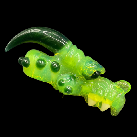 Slime dragon head pendy by @tonykazyglass